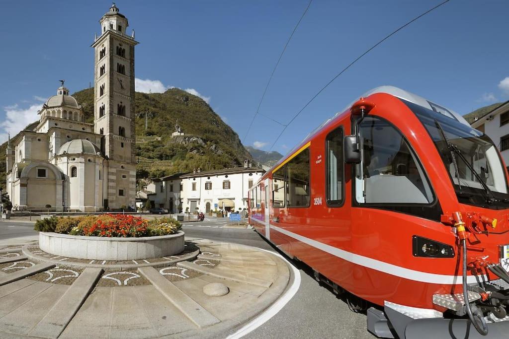 Bnbernina Express Dietro Al Trenino Rosso Тирано Екстериор снимка